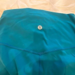 Lululemon blue leggings.